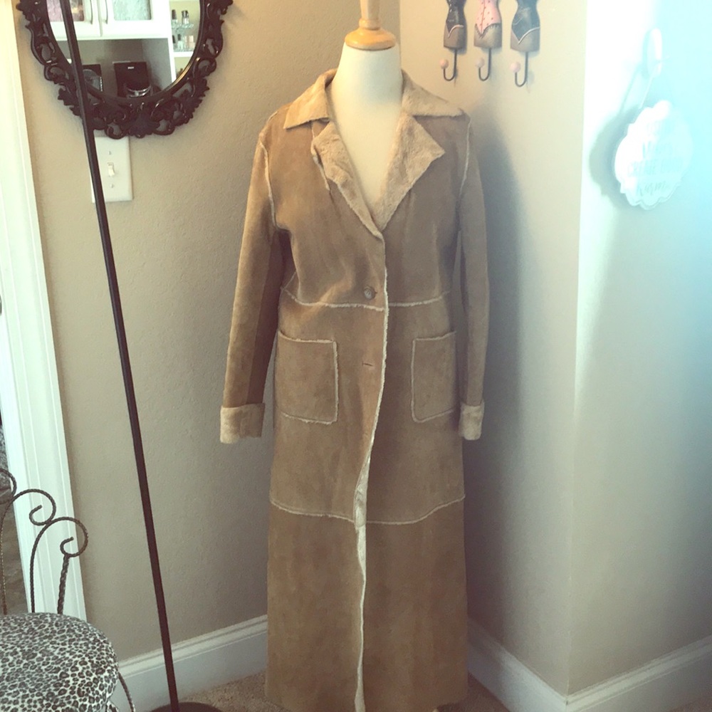 The coolest Guess coat 🧥 I’ve ever owned